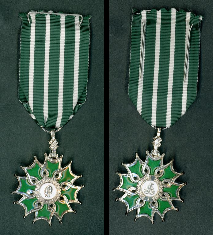 Chevalier dans l'Ordre des Arts et des Lettres de la R�publique Fran�aise, 2004