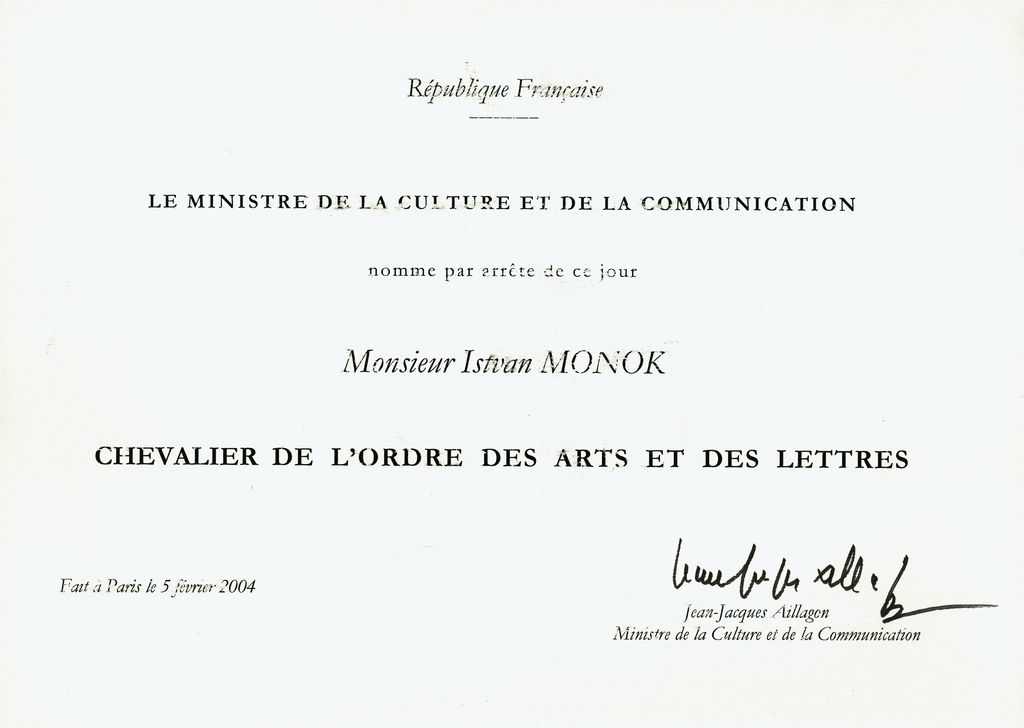 Chevalier dans l'Ordre des Arts et des Lettres de la R�publique Fran�aise, 2004